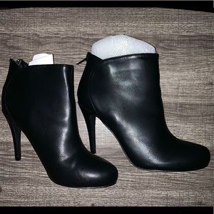 NWT Sz. 9 women’s 4” heel booties vegan leather by Michael Antonio